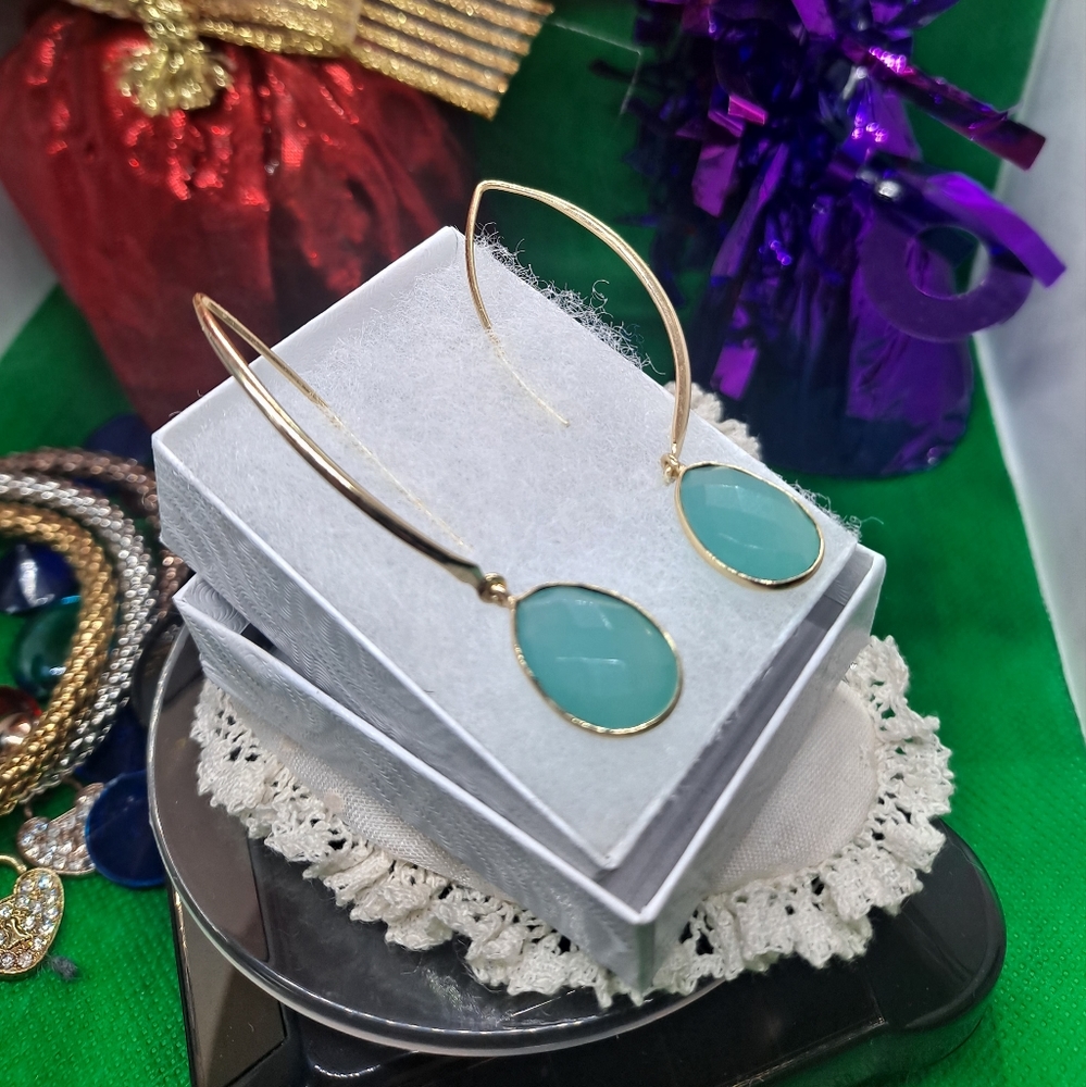 Nat.  Chalcedony Gold Pl Threader Dangle Every order over $50 Gets A Tennis Brac